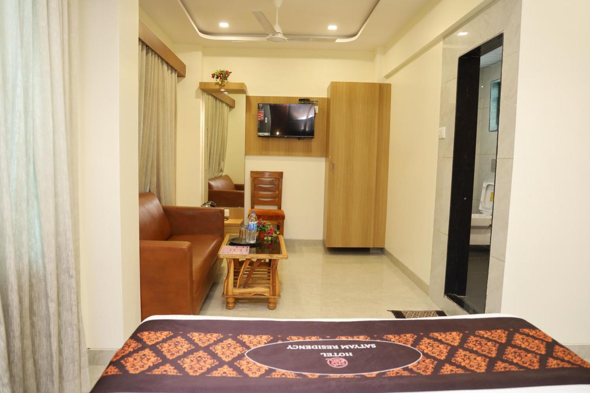 Hotel Satyam Residency Нави Мумбаи Экстерьер фото