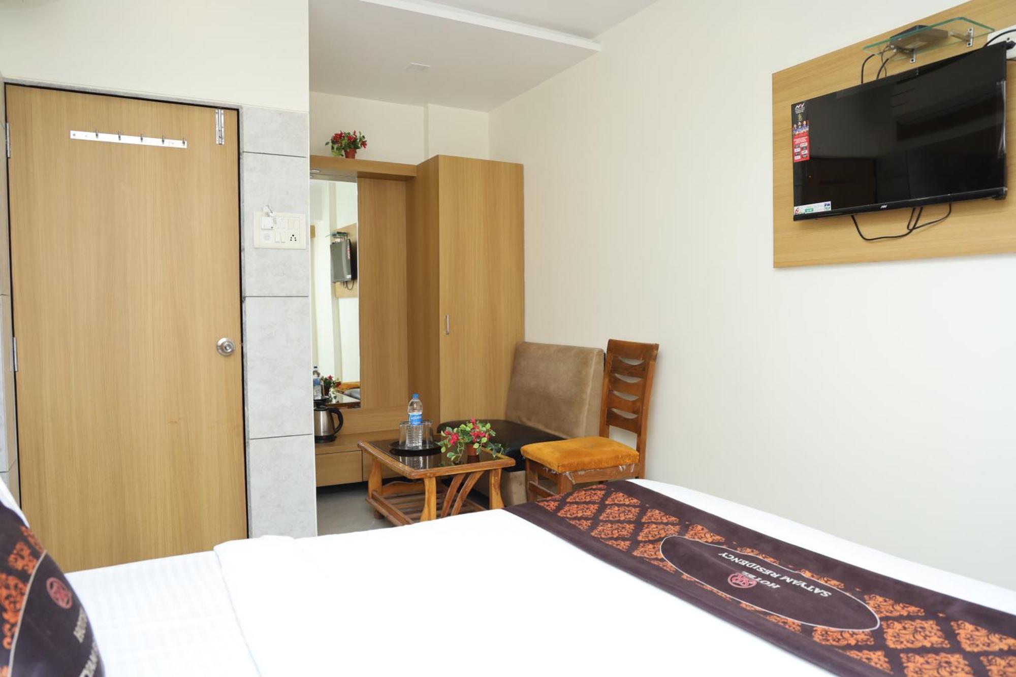 Hotel Satyam Residency Нави Мумбаи Экстерьер фото
