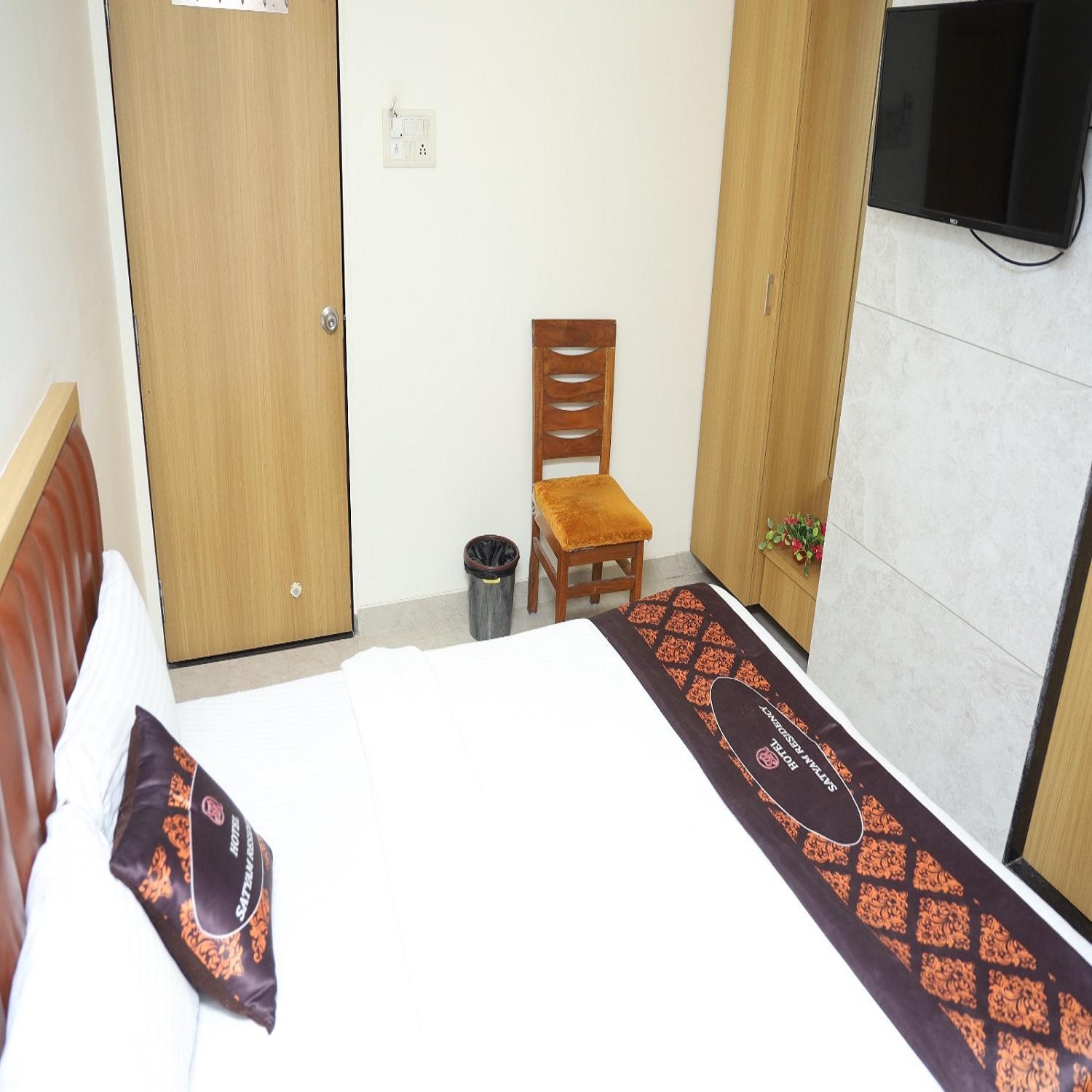 Hotel Satyam Residency Нави Мумбаи Экстерьер фото