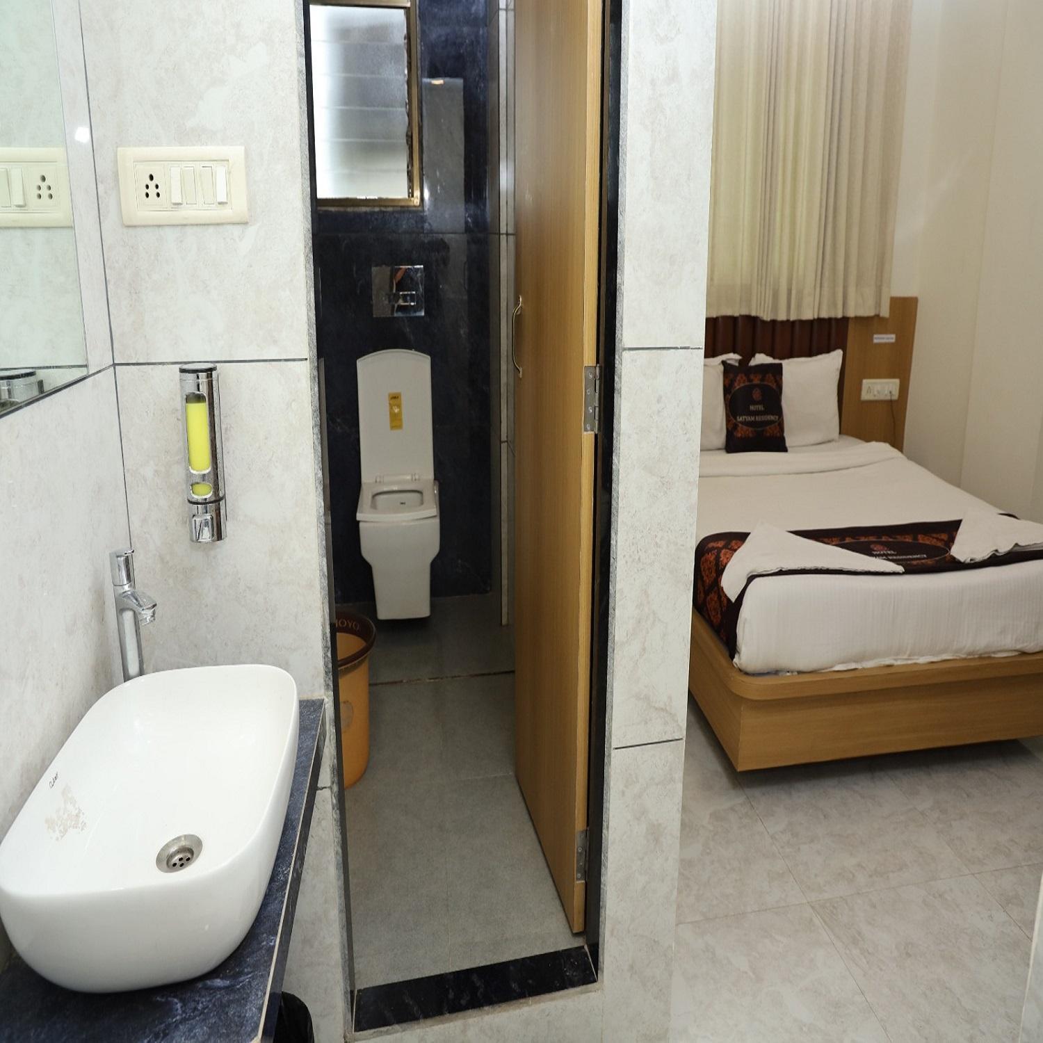 Hotel Satyam Residency Нави Мумбаи Экстерьер фото