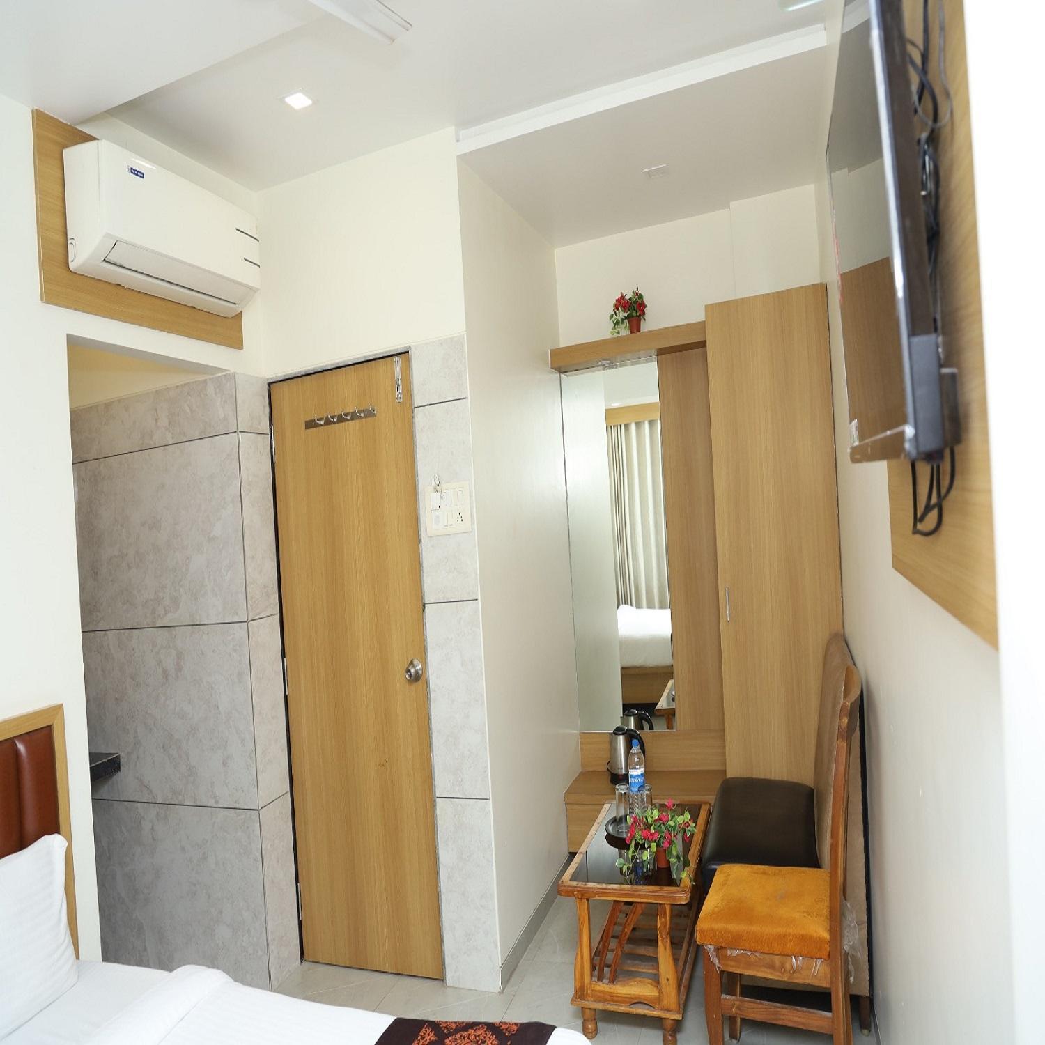 Hotel Satyam Residency Нави Мумбаи Экстерьер фото